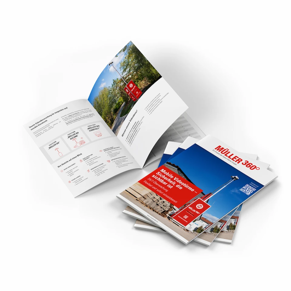 Mockup eines aufgeklappten und gestapelten Flyers zu mobilen Videotürmen mit Produktabbildungen und Leistungsübersicht